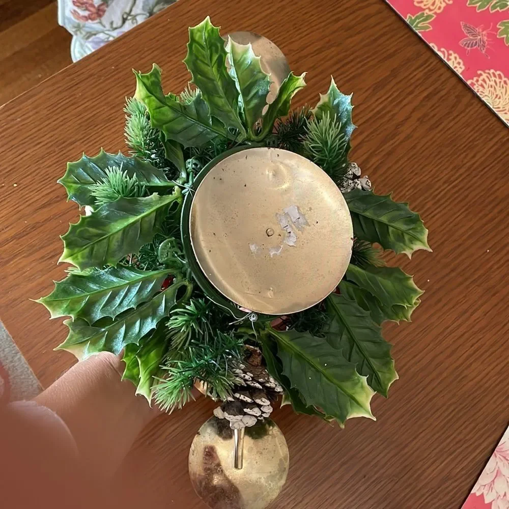 Vtg‎ gold metal Christmas candle holder with greenery